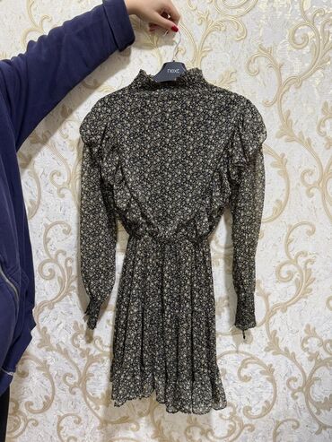 sifon koynekler: Qiymət : 10 azn - Model: boğazı qapalı (yüksək yaxalı) - Qollar