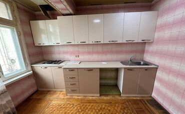 Mətbəx mebeli: Mətbəx mebeli❗Təcili satılır Qiymət 400 manat Ölçü 3.50 sm Uzerinde