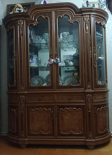 skaf suseli: Klassik üslubda vitrin-bufet - Material: massiv ağac (qoz rəngində) — 1