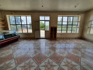 Kommersiya daşınmaz əmlakının satışı: Mağaza Xaçmaz rayon Çılğır kəndinin tam mərkəzində yerləşir. Kəndin — 14