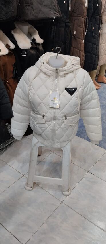 белые мужские кофты: Yeni alininmisdir. 1 hefte deyil alindigi. razmeri uygun gelmeyi ucun