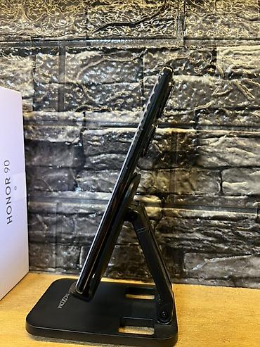 Honor: HONOR 90 – 12 GB RAM + 512 GB ROM - Ekran: 6.7" AMOLED, rezolucija — 5