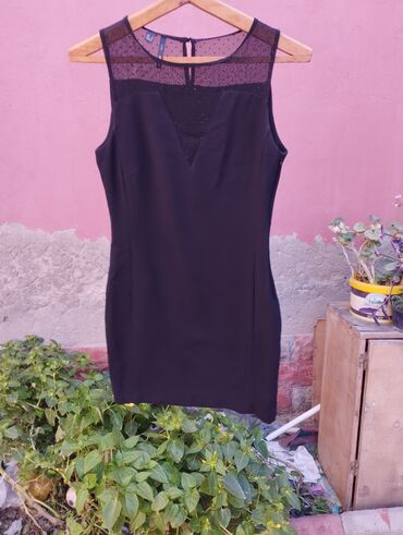 Tuflilər: Ayyaqqabilarin 2 si 30 azn donlarin.hamisi birlimde 50 azn Qadın geyim — 11