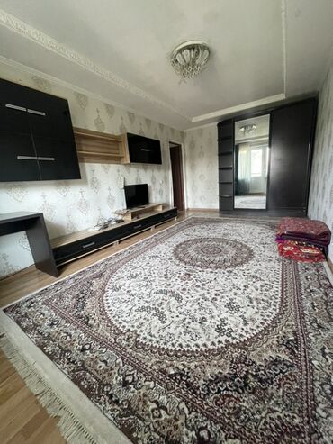 малосемейка продаю: 1 комната, 35 м², 103 серия, 4 этаж, Косметический ремонт