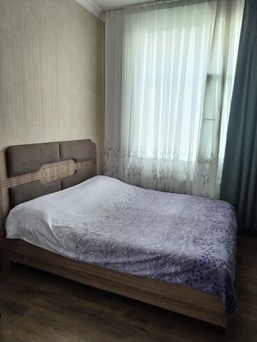 Rəflər: Taxt satilir. 170 azn. Ela vaəziyyətdədir. Matras karkas her sey ela