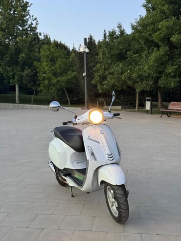 Mopedlər,skuterlər: Ağ rəngli şəhər skuterı - Korpus: klassik retro dizayn, ağ rəng, xrom — 12