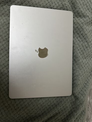 Apple MacBook: İşlənmiş Apple MacBook, 13.5 ", Apple M2, 256 GB, Ödənişli çatdırılma