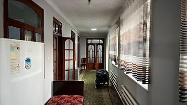 Долгосрочная аренда домов: Сдаётся двух этажный особняк, Хбк. ул Салиева доль дороги. Отопление at lalafo.kg — 3 Долгосрочная аренда домов: Сдаётся двух этажный особняк, Хбк. ул Салиева доль дороги. Отопление — 3