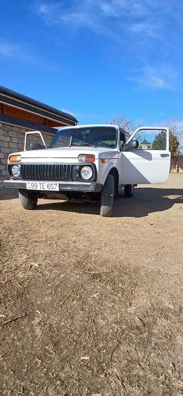 vaz 06: VAZ (LADA) 4x4 Niva: 1.7 l | 1983 il 280000 km Sedan