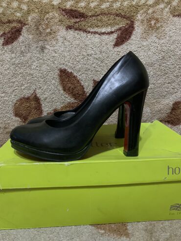 женское обувь: Туфли 36, цвет - Черный
