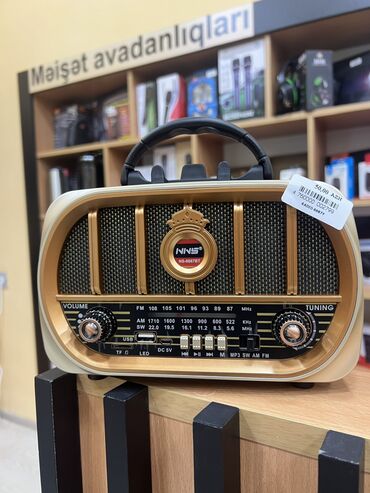 Radio: Retro radio Butun kanalları tutur Usb kart Auks cixişi var Blutuznan