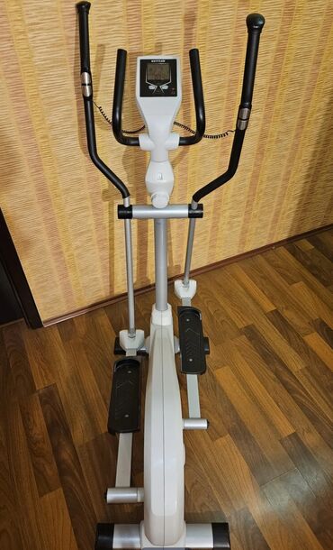 Elliptik trenajorlar: Kettler firmasının elliptik trenajoru. Məşq zamanı göstəriciləri