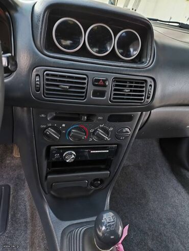 Toyota: Toyota Corolla: 1.3 l. | 2001 έ. Χάτσμπακ — 8