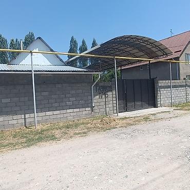 Продаю дом в Новопокровке . Остоновка широкая. Доме проведен газ