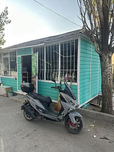 Скутеры: Скутер классового типа GT/туристический, серый металлик. Современный — 3