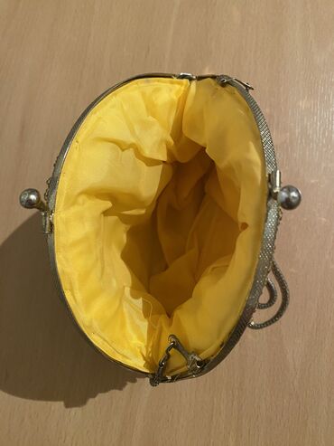 Çantalar: 1.Ziyafet və xususi gunlər üçün nəzərdə tutulmuş əl çantasidir. Temiz — 10