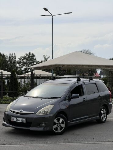 мотор на виндом: Минивэн Toyota Wish в темном цвете, оснащенный багажником на крыше