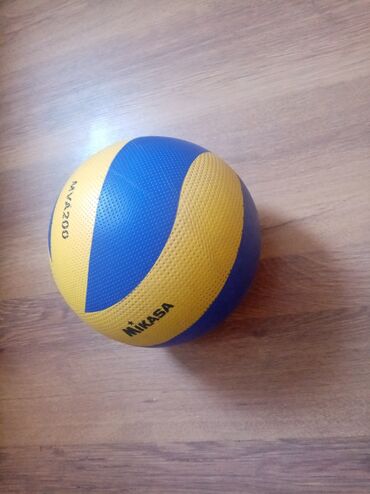 Волейбольный мяч Mikasa mva 200 в идеаольном состоянии