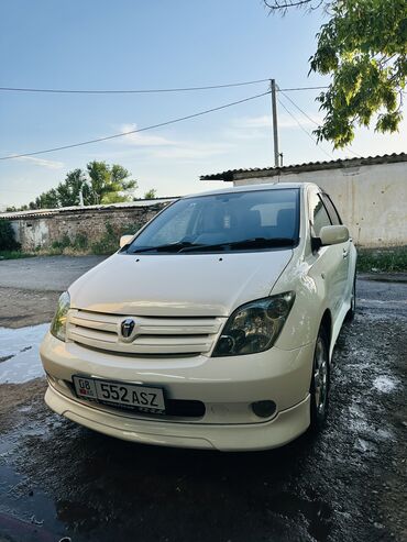 Toyota: Toyota ist: 2004 г., 1.5 л, Автомат, Бензин, Хэтчбэк