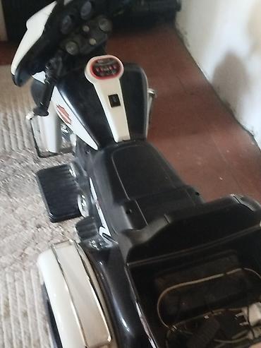 мотоцикл для детей: Uşaq üçün elektrikli üçtəkərli motosiklet - Rəng: ağ/qara - Korpus — 1