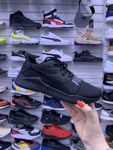 Кроссовки и спортивная обувь: Кроссовки мировых брендов Мы уже 7 лет радуем клиентов оригинальной at lalafo.kg — 12 Кроссовки и спортивная обувь: Кроссовки мировых брендов Мы уже 7 лет радуем клиентов оригинальной — 12