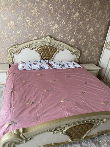 защитный барьер для кровати: Спальный гарнитур, Двуспальная кровать