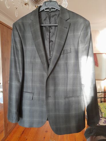 slinqo palto: İşlənmiş. 48,(R) Tək,pencək. Sloveniya. 573 € alınıb