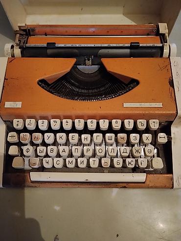 komputer manitorlari: Mexanik yazı makinası – daşıma çantalı - Portativ model, üst — 2