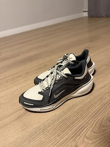 Кроссовки Nike Air Zoom (модель для бега/тренировок) Одела пару раз