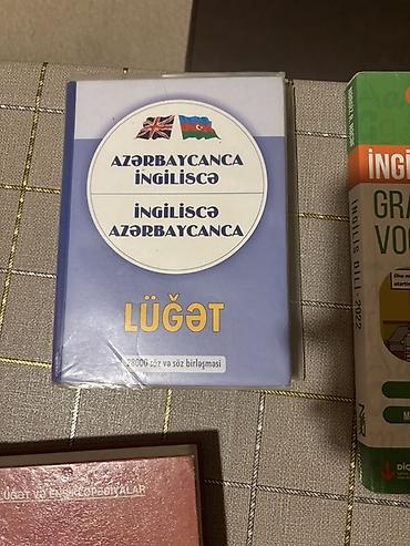 Lüğətlər: Məhsul: Kitab və dəftər toplusu Tərkib: - “Azərbaycança–İngiliscə / — 1