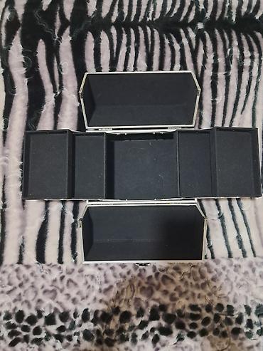 Aksesuarlar: Parlaq effektli kosmetik/aksesuar çantası.Avropadan 163 avroya alinib — 5