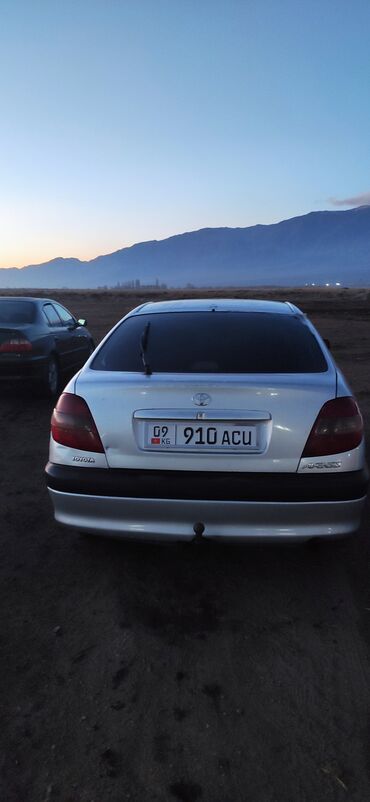 тойота автомобил: Toyota Avensis: 2001 г., 1.8 л, Механика, Бензин, Хэтчбэк