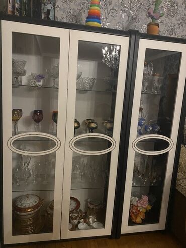 qab şkafı: 3 qapılı Qorka