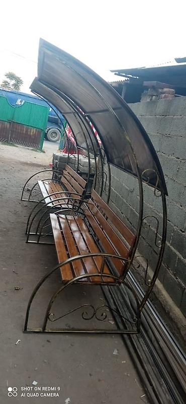 скамейка с козырьком: Скамейка Металл, Со спинкой, С крышей — 1