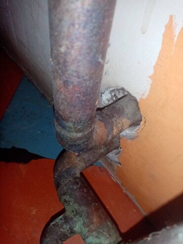 Oprema za grejanje: Ostalo od grejanja, pumpa, boca, cevi radijatori, kolena, manometar — 16