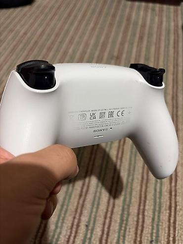 dual sense: Sony DualSense для PlayStation 5 (модель CFI-ZCT1W), белого цвета. В — 3