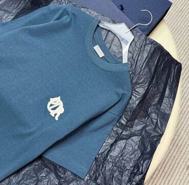 парные кофты бишкек: Эркектердин футболкасы, L (EU 40), Dior, Жаңы, түсү - Көгүлтүр, Акысыз жеткирүү