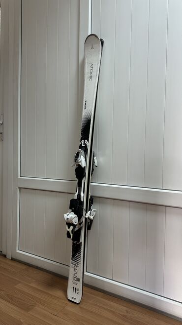Лыжи: Лыжи женские фирмы Atomic Размер: 155 см Еще один и лыжи 155 см в