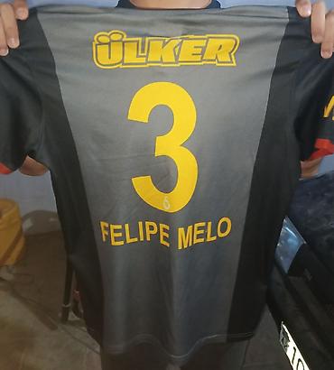 Kişi geyimləri: Satılır: Felipe Melo forması Felipe Melo forması satılır. Cəmi 2 dəfə — 1