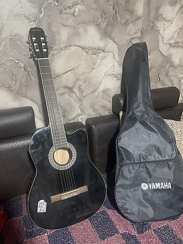 Классическая гитара Status в черном цвете с мягким чехлом Yamaha