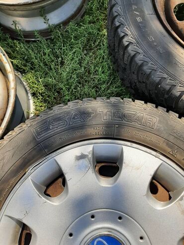 Gume i felne: 4 komada čelične felne R14, sa 2 dosta dobre polovne zimske gume. Na — 10