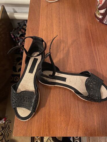 женская кожаная обувь бишкек: Продаю размер 35-36