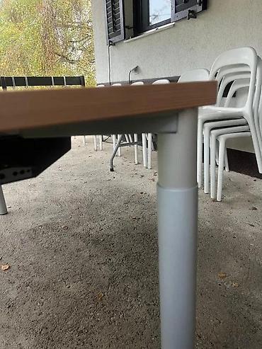 ikea ormari za sobu: Radni sto sa metalnim nogama i provodnicima za kablove - Prostrana — 9