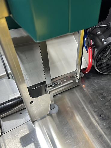 Другие инструменты: Мясорезка Мощность двигателя 2.2квт Весь :43кг Комплект 5 шт — 10