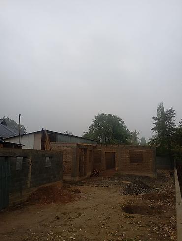 Продаётся недостроенный одноэтажный дом с ограждённым участком at lalafo.kg Продаётся недостроенный одноэтажный дом с ограждённым участком