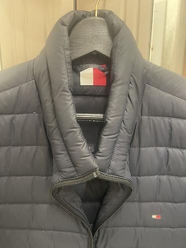 Kişi geyimləri: Tommy Hilfiger kişilər üçün yüngül puf şişmə qışlıq gödəkçə. - Rəng — 2