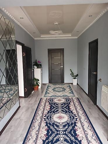 Продажа коттеджей и домов: Продаётся дом в самом центре городо Шопоков с участком 5.2 сотка,по — 10