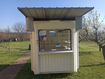 backa topola nekretnine: Veoma dobar, opremljen kiosk 2x2m, od poliestera, ali mnogo debljeg