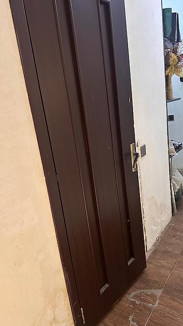 zamok azərbaycanca: Məhsul: Otaq qapıları (daxili) Təsvir: 4 qapı satılır. 3 otaq, 1hamam — 2