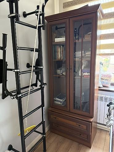 Шкаф-витрина из массива/шпона в классическом стиле Примерные габариты